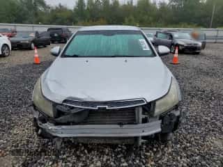 2012 Chevrolet Cruze 2LT z VIN 1G1PG5SC4C7119530, wystawiony jako Copart lot #90226995 z przebiegiem 235 893 mil mil oraz Szkoda całkowita • Salvage title. Historia ofert i sprzedaży dostępna na DreamBid. Obrazek 5.