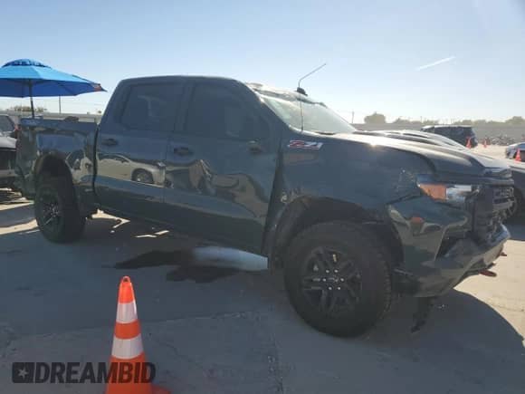 2025 Chevrolet Silverado 1500 Custom Trail Boss с VIN 3GCPKCEK3SG348264, выставлен на аукционе Copart как лот 87218695 с пробегом 3 232 миль миль и Списание • Salvage title. История ставок и продаж доступна на DreamBid. Изображение 4.