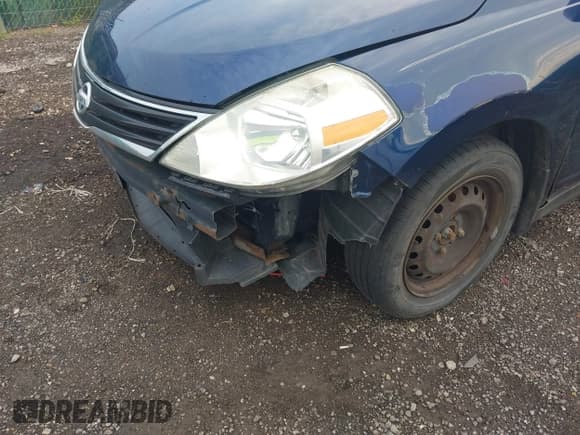 ✅ 2010 Nissan Versa S • VIN: 3N1BC1AP5AL403111 • Lot: 42594484. Listed on IAAI with 152,453 mi. Free auction sales archive from the USA and detailed vehicle history report at DreamBid. Image 6.