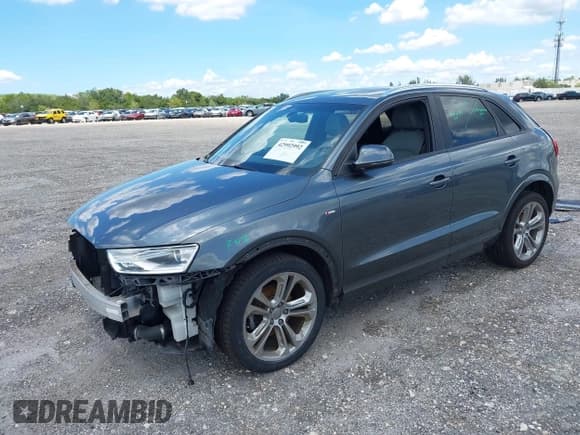 ✅ 2018 Audi Q3 Premium • VIN: WA1BCCFS2JR033373 • Lot: 42992992. Wystawiony na IAAI z przebiegiem 62 129 mil. Bezpłatny archiwum sprzedaży aukcyjnych z USA i szczegółowy raport historii pojazdu na DreamBid. Zdjęcie 2.