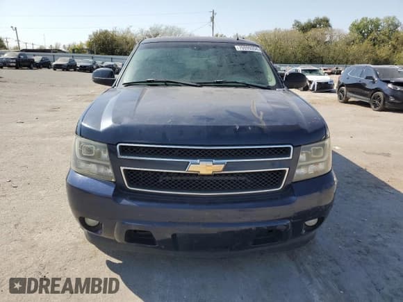 ✅ 2007 Chevrolet Suburban LT • VIN: 1GNFC16097J183781 • Lot: 76099354. Wystawiony na Copart z przebiegiem 279 845 mil. Bezpłatny archiwum sprzedaży aukcyjnych z USA i szczegółowy raport historii pojazdu na DreamBid. Zdjęcie 5.