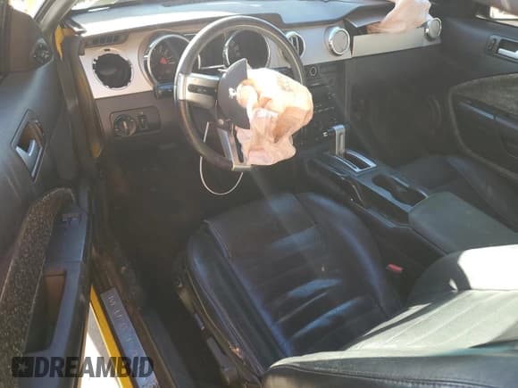 ✅ 2006 Ford Mustang GT Deluxe • VIN: 1ZVHT82H765184387 • Lot: 91091445. Listed on Copart with 193,576 mi. Free auction sales archive from the USA and detailed vehicle history report at DreamBid. Image 8.