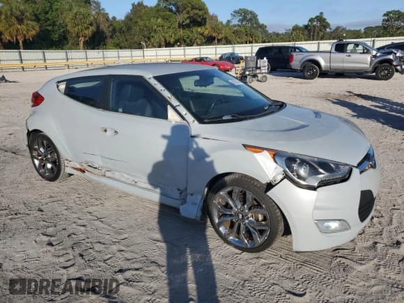 ✅ 2015 Hyundai Veloster • VIN: KMHTC6AD3FU219928 • Lot: 86026104. Wystawiony na Copart z przebiegiem 30 294 mil. Bezpłatny archiwum sprzedaży aukcyjnych z USA i szczegółowy raport historii pojazdu na DreamBid. Zdjęcie 4.
