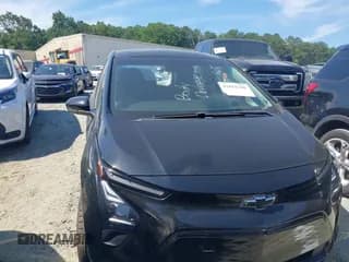 ✅ 2023 Chevrolet Bolt EV 2LT • VIN: 1G1FX6S00P4136694 • Lot: 42651236. Wystawiony na IAAI z przebiegiem 61 333 mil. Bezpłatny archiwum sprzedaży aukcyjnych z USA i szczegółowy raport historii pojazdu na DreamBid. Zdjęcie 1.