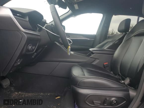 ✅ 2024 Jeep Grand Cherokee Limited • VIN: 1C4RJHBGXR8601296 • Лот: 66982375. Опубликован ранее на Copart с пробегом 19 657 миль. Бесплатный доступ к архиву аукционных продаж из США и подробный отчёт об истории автомобиля на DreamBid. Изображение 7.