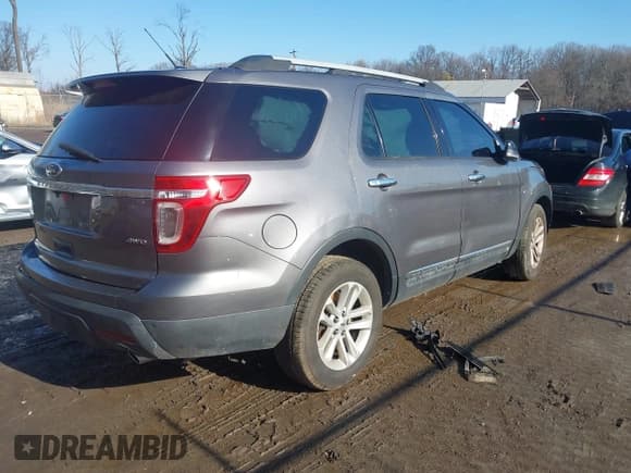 ✅ 2013 Ford Explorer XLT • VIN: 1FM5K8D88DGC87093 • Lot: 41489571. Wystawiony na IAAI z przebiegiem 113 821 mil. Bezpłatny archiwum sprzedaży aukcyjnych z USA i szczegółowy raport historii pojazdu na DreamBid. Zdjęcie 4.