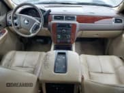 ✅ 2009 Chevrolet Suburban 2LT • VIN: 1GNFC26089R288936 • Lot: 85271585. Wystawiony na Copart z przebiegiem 283 722 mil. Bezpłatny archiwum sprzedaży aukcyjnych z USA i szczegółowy raport historii pojazdu na DreamBid. Zdjęcie 8.