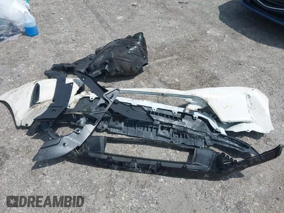 ✅ 2025 Honda Civic Type R • VIN: JHMFL5G46SX002433 • Lot: 42097750. Listed on IAAI with 3,270 mi. Free auction sales archive from the USA and detailed vehicle history report at DreamBid. Image 12.