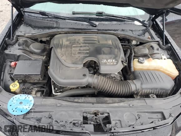 ✅ 2016 Chrysler 300 S • VIN: 2C3CCAGGXGH213190 • Lot: 81707555. Wystawiony na Copart z przebiegiem 185 767 mil. Bezpłatny archiwum sprzedaży aukcyjnych z USA i szczegółowy raport historii pojazdu na DreamBid. Zdjęcie 11.