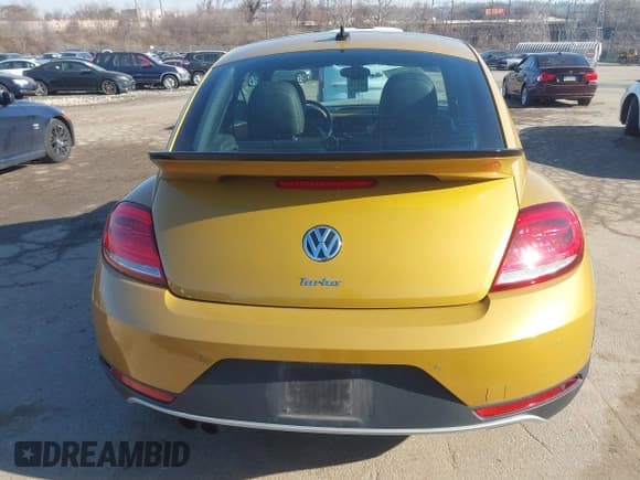 ✅ 2016 Volkswagen Beetle Dune • VIN: 3VWS17AT6GM620881 • Лот: 41632819. Опубликован ранее на IAAI с пробегом 87 901 миль. Бесплатный доступ к архиву аукционных продаж из США и подробный отчёт об истории автомобиля на DreamBid. Изображение 17.