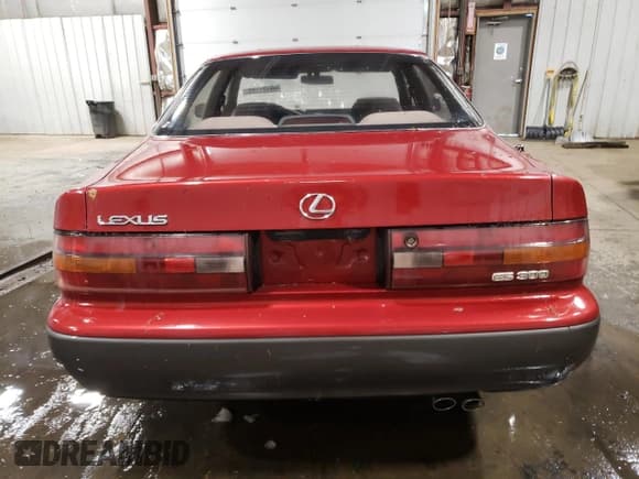 ✅ 1992 Lexus ES 300 • VIN: JT8VK13TXN0042208 • Lot: 89121765. Listed on Copart with 95,233 mi. Free auction sales archive from the USA and detailed vehicle history report at DreamBid. Image 6.