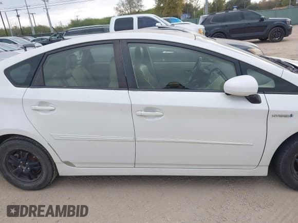 ✅ 2014 Toyota Prius Two • VIN: JTDKN3DU6E1735737 • Лот: 43817896. Опубликован ранее на IAAI с пробегом 209 554 миль. Бесплатный доступ к архиву аукционных продаж из США и подробный отчёт об истории автомобиля на DreamBid. Изображение 13.