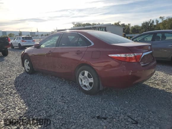 ✅ 2016 Toyota Camry LE • VIN: 4T1BF1FK7GU548615 • Лот: 92275415. Опубликован ранее на Copart с пробегом 204 048 миль. Бесплатный доступ к архиву аукционных продаж из США и подробный отчёт об истории автомобиля на DreamBid. Изображение 2.