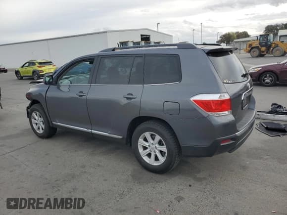✅ 2013 Toyota Highlander SE • VIN: 5TDZK3EH8DS133075 • Лот: 84646735. Опубликован ранее на Copart с пробегом 107 877 миль. Бесплатный доступ к архиву аукционных продаж из США и подробный отчёт об истории автомобиля на DreamBid. Изображение 2.