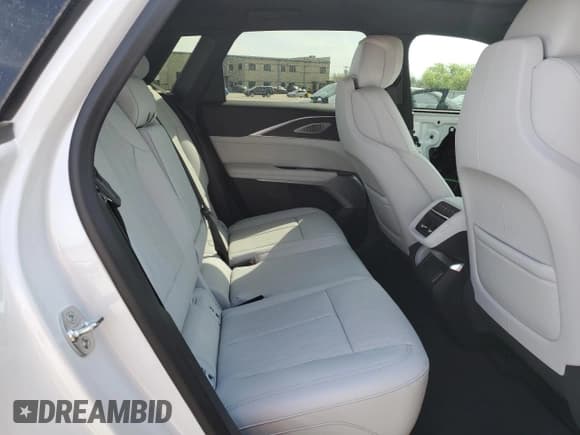 ✅ 2025 Cadillac LYRIQ • VIN: 1GYKPYRL0SZ306883 • Lot: 50362645. Listed on Copart with 588 mi. Free auction sales archive from the USA and detailed vehicle history report at DreamBid. Image 11.