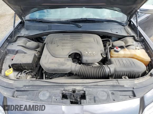 ✅ 2014 Chrysler 300 C • VIN: 2C3CCAEGXEH379824 • Лот: 59867585. Опубликован ранее на Copart с пробегом 116 288 миль. Бесплатный доступ к архиву аукционных продаж из США и подробный отчёт об истории автомобиля на DreamBid. Изображение 11.