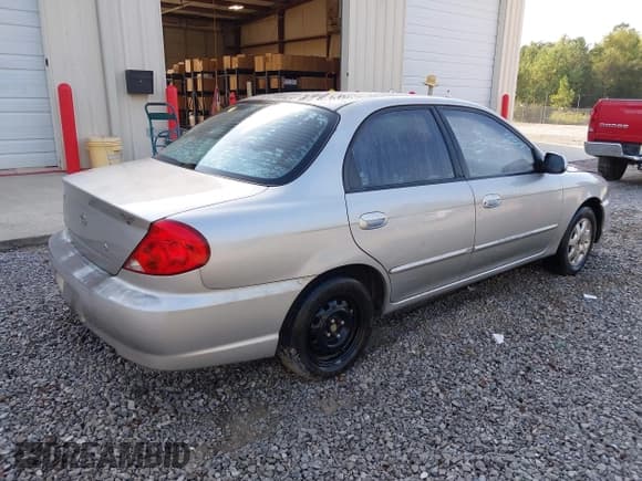 ✅ 2003 Kia Spectra • VIN: KNAFB121935242063 • Lot: 43067517. Listed on IAAI with 162,061 mi. Free auction sales archive from the USA and detailed vehicle history report at DreamBid. Image 4.