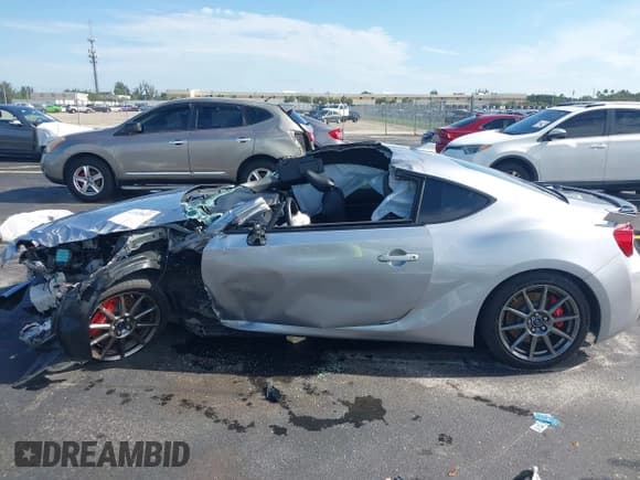 ✅ 2020 Subaru BRZ Limited • VIN: JF1ZCAC12L9702237 • Lot: 42743027. Wystawiony na IAAI z przebiegiem 62 616 mil. Bezpłatny archiwum sprzedaży aukcyjnych z USA i szczegółowy raport historii pojazdu na DreamBid. Zdjęcie 14.