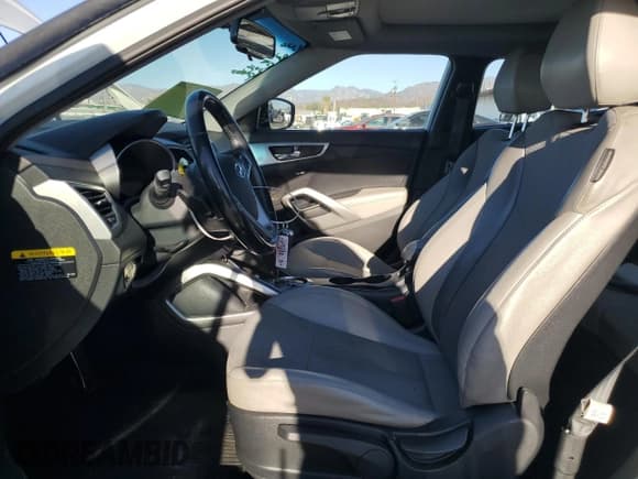 ✅ 2014 Hyundai Veloster • VIN: KMHTC6AD4EU209424 • Lot: 87465194. Wystawiony na Copart z przebiegiem 112 208 mil. Bezpłatny archiwum sprzedaży aukcyjnych z USA i szczegółowy raport historii pojazdu na DreamBid. Zdjęcie 7.