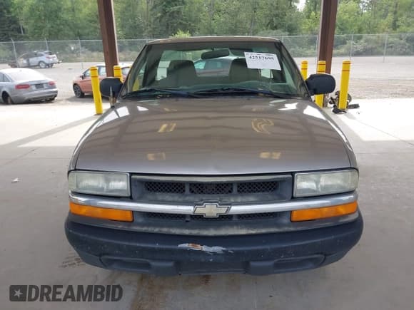 ✅ 2002 Chevrolet S-10 LS • VIN: 1GCCS145628137953 • Лот: 42517695. Опубликован ранее на IAAI с пробегом 197 637 миль. Бесплатный доступ к архиву аукционных продаж из США и подробный отчёт об истории автомобиля на DreamBid. Изображение 12.