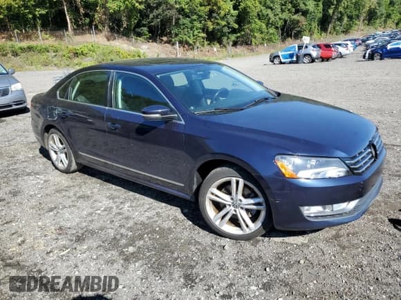 ✅ 2014 Volkswagen Passat SEL Premium • VIN: 1VWCS7A32EC081191 • Lot: 71821745. Listed on Copart with 169,547 mi. Free auction sales archive from the USA and detailed vehicle history report at DreamBid. Image 4.