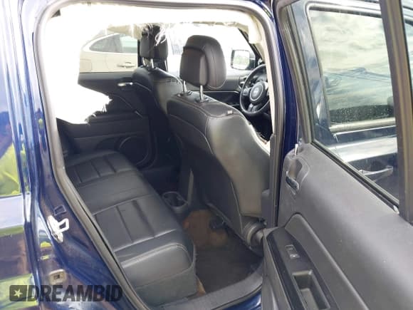 ✅ 2017 Jeep Patriot 75th Anniversary • VIN: 1C4NJRAB6HD172142 • Lot: 42903031. Wystawiony na IAAI z przebiegiem 157 655 mil. Bezpłatny archiwum sprzedaży aukcyjnych z USA i szczegółowy raport historii pojazdu na DreamBid. Zdjęcie 8.