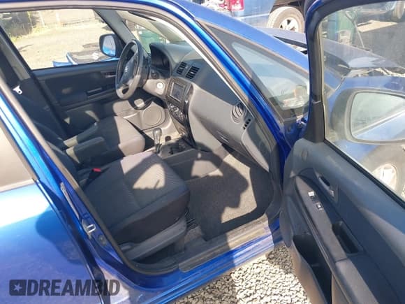 ✅ 2013 Suzuki SX4 LE • VIN: JS2YC5A36D6101505 • Lot: 42485012. Wystawiony na IAAI z przebiegiem 123 922 mil. Bezpłatny archiwum sprzedaży aukcyjnych z USA i szczegółowy raport historii pojazdu na DreamBid. Zdjęcie 5.