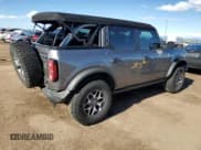 ✅ 2023 Ford Bronco • VIN: 1FMEE5DP0PLC10002 • Lot: 57272555. Wystawiony na Copart z przebiegiem 14 035 mil. Bezpłatny archiwum sprzedaży aukcyjnych z USA i szczegółowy raport historii pojazdu na DreamBid. Zdjęcie 3.