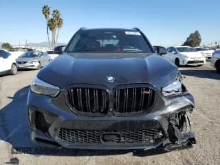 ✅ 2021 BMW X5 M • VIN: 5YMJU0C07M9E05854 • Lot: 38657883. Wystawiony na Copart z przebiegiem 14 083 mil. Bezpłatny archiwum sprzedaży aukcyjnych z USA i szczegółowy raport historii pojazdu na DreamBid. Zdjęcie 5.