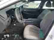 2020 Hyundai Sonata SE z VIN 5NPEG4JA1LH004081, wystawiony jako Copart lot #70027302 z przebiegiem 46 896 mil mil oraz . Historia ofert i sprzedaży dostępna na DreamBid. Obrazek 7.