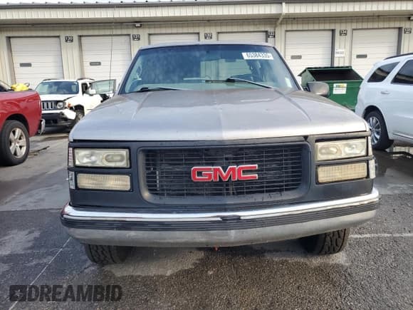 ✅ 1998 GMC Sierra 1500 • VIN: 1GTEC19W4WE517422 • Lot: 65384335. Wystawiony na Copart z przebiegiem 263 184 mil. Bezpłatny archiwum sprzedaży aukcyjnych z USA i szczegółowy raport historii pojazdu na DreamBid. Zdjęcie 5.