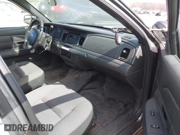 ✅ 2007 Ford Police Interceptor • VIN: 2FAFP71W97X155407 • Lot: 41881583. Wystawiony na IAAI z przebiegiem Nie podano. Bezpłatny archiwum sprzedaży aukcyjnych z USA i szczegółowy raport historii pojazdu na DreamBid. Zdjęcie 5.