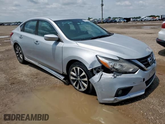 ✅ 2017 Nissan Altima SL • VIN: 1N4AL3AP0HC121183 • Lot: 59237545. Listed on Copart with 207,842 mi. Free auction sales archive from the USA and detailed vehicle history report at DreamBid. Image 4.