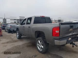 ✅ 2009 Chevrolet Silverado 1500 LT • VIN: 3GCEC23079G159384 • Lot: 43089676. Wystawiony na IAAI z przebiegiem 233 693 mil. Bezpłatny archiwum sprzedaży aukcyjnych z USA i szczegółowy raport historii pojazdu na DreamBid. Zdjęcie 3.