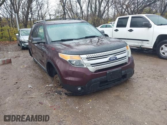 ✅ 2011 Ford Explorer XLT • VIN: 1FMHK8D89BGA13427 • Lot: 43800349. Wystawiony na IAAI z przebiegiem 277 831 mil. Bezpłatny archiwum sprzedaży aukcyjnych z USA i szczegółowy raport historii pojazdu na DreamBid. Zdjęcie 6.