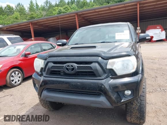 ✅ 2014 Toyota Tacoma • VIN: 3TMLU4EN6EM135193 • Lot: 42427673. Listed on IAAI with 172,784 mi. Free auction sales archive from the USA and detailed vehicle history report at DreamBid. Image 12.