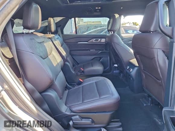 ✅ 2025 Ford Explorer Platinum • VIN: 1FMUK8HH5SGB61731 • Lot: 95754945. Wystawiony na Copart z przebiegiem 12 419 mil. Bezpłatny archiwum sprzedaży aukcyjnych z USA i szczegółowy raport historii pojazdu na DreamBid. Zdjęcie 11.