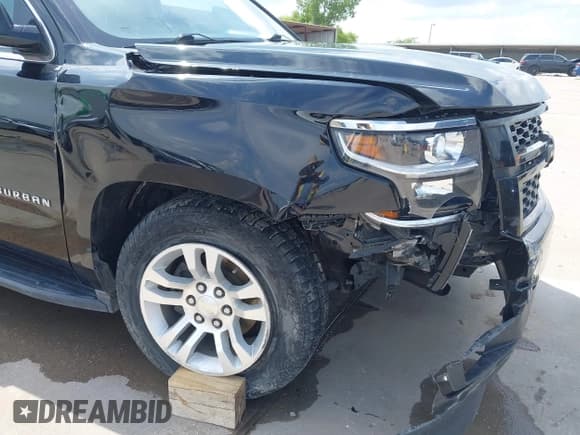 ✅ 2020 Chevrolet Suburban LT • VIN: 1GNSCHKC3LR140055 • Lot: 42733528. Wystawiony na IAAI z przebiegiem 129 872 mil. Bezpłatny archiwum sprzedaży aukcyjnych z USA i szczegółowy raport historii pojazdu na DreamBid. Zdjęcie 19.