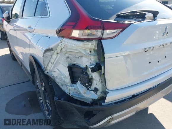 ✅ 2024 Mitsubishi Eclipse Cross SE • VIN: JA4ATWAAXRZ023925 • Lot: 43837196. Wystawiony na IAAI z przebiegiem 49 650 mil. Bezpłatny archiwum sprzedaży aukcyjnych z USA i szczegółowy raport historii pojazdu na DreamBid. Zdjęcie 6.