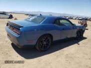 ✅ 2023 Dodge Challenger R/T • VIN: 2C3CDZBT8PH558864 • Lot: 54224234. Wystawiony na Copart z przebiegiem 28 958 mil. Bezpłatny archiwum sprzedaży aukcyjnych z USA i szczegółowy raport historii pojazdu na DreamBid. Zdjęcie 3.