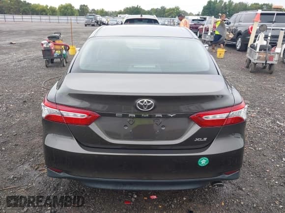 ✅ 2018 Toyota Camry LE • VIN: 4T1B11HK3JU021481 • Лот: 43082624. Опубликован ранее на IAAI с пробегом 46 951 миль. Бесплатный доступ к архиву аукционных продаж из США и подробный отчёт об истории автомобиля на DreamBid. Изображение 16.