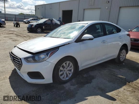 ✅ 2021 Hyundai Accent SE • VIN: 3KPC24A65ME136736 • Лот: 51715484. Опубликован ранее на Copart с пробегом 49 273 миль. Бесплатный доступ к архиву аукционных продаж из США и подробный отчёт об истории автомобиля на DreamBid. Изображение 1.