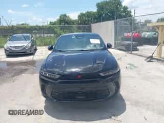 2024 Dodge Hornet R/T z VIN ZACPDFCW6R3A35730, wystawiony jako IAAI lot #42708536 z przebiegiem 23 026 mil mil oraz . Historia ofert i sprzedaży dostępna na DreamBid. Obrazek 6.