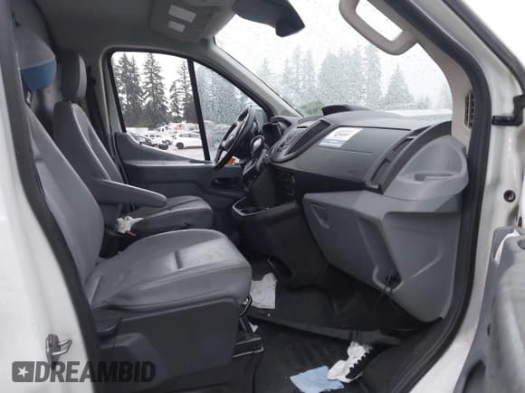 ✅ 2016 Ford Transit • VIN: 1FTYR1YG5GKA83973 • Lot: 43796380. Wystawiony na IAAI z przebiegiem 174 491 mil. Bezpłatny archiwum sprzedaży aukcyjnych z USA i szczegółowy raport historii pojazdu na DreamBid. Zdjęcie 5.