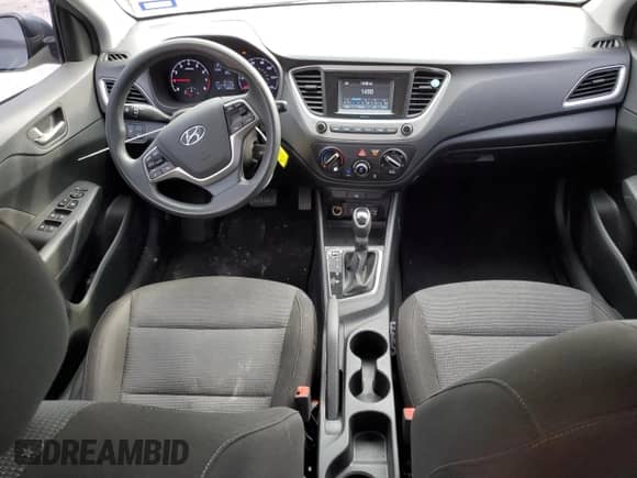 ✅ 2020 Hyundai Accent SE • VIN: 3KPC24A67LE112937 • Lot: 70508744. Wystawiony na Copart z przebiegiem 73 252 mil mil. Skorzystaj z bezpłatnego archiwum sprzedaży aukcyjnych z USA i zobacz szczegółowy raport historii pojazdu na DreamBid. Zdjęcie 8.