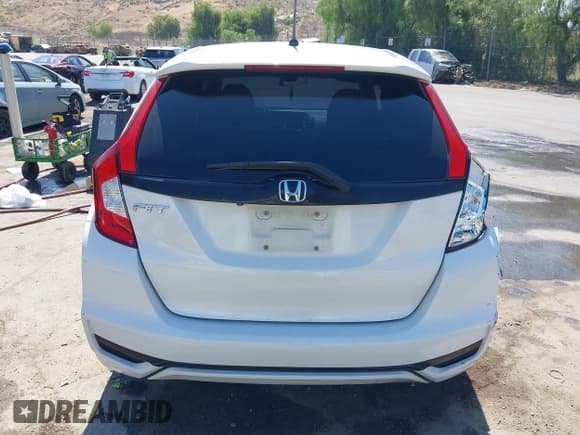 ✅ 2019 Honda Fit LX • VIN: 3HGGK5H4XKM703328 • Lot: 42384071. Listed on IAAI with 70,764 mi. Free auction sales archive from the USA and detailed vehicle history report at DreamBid. Image 16.