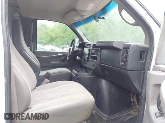 ✅ 2014 GMC Savana • VIN: 1GTZ7UCG6E1150070 • Lot: 42206445. Listed on IAAI with 368,428 mi. Free auction sales archive from the USA and detailed vehicle history report at DreamBid. Image 5.