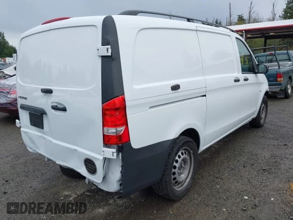 ✅ 2023 Mercedes-Benz Metris Cargo • VIN: W1YV0BEY9P4289474 • Lot: 43630250. Wystawiony na IAAI z przebiegiem 48 734 mil. Bezpłatny archiwum sprzedaży aukcyjnych z USA i szczegółowy raport historii pojazdu na DreamBid. Zdjęcie 4.