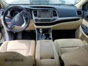 ✅ 2017 Toyota Highlander LE • VIN: 5TDZZRFH1HS204474 • Лот: 70444555. Опубликован ранее на Copart с пробегом 220 862 миль. Бесплатный доступ к архиву аукционных продаж из США и подробный отчёт об истории автомобиля на DreamBid. Изображение 8.