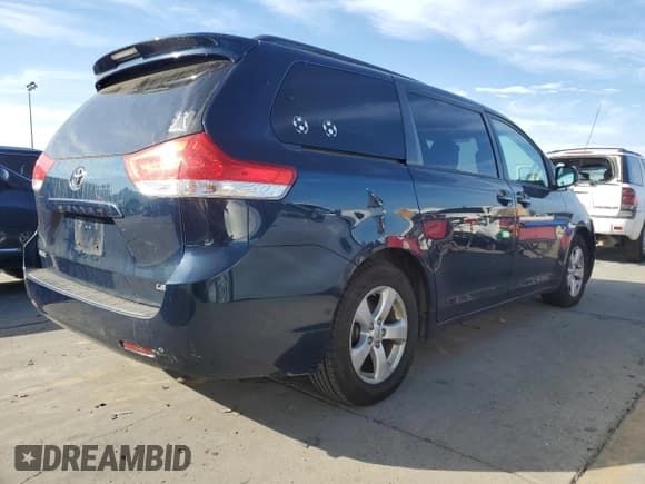 ✅ 2012 Toyota Sienna LE • VIN: 5TDKK3DC6CS226957 • Lot: 87479505. Wystawiony na Copart z przebiegiem 222 660 mil. Bezpłatny archiwum sprzedaży aukcyjnych z USA i szczegółowy raport historii pojazdu na DreamBid. Zdjęcie 3.